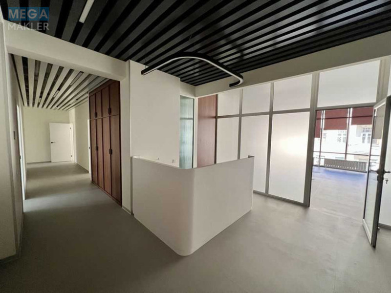 Продаж комерційної нерухомості, 400&nbsp;кв.м, под офис, <a class="location-link" href="/kiev/" title="Недвижимость Київ">Київ</a>, <a class="location-link" href="/kiev/shevchenkovskij/" title="Недвижимость Шевченківський район">Шевченківський р-н</a>, Олеся Гончара ул., 41 (изображение 1)