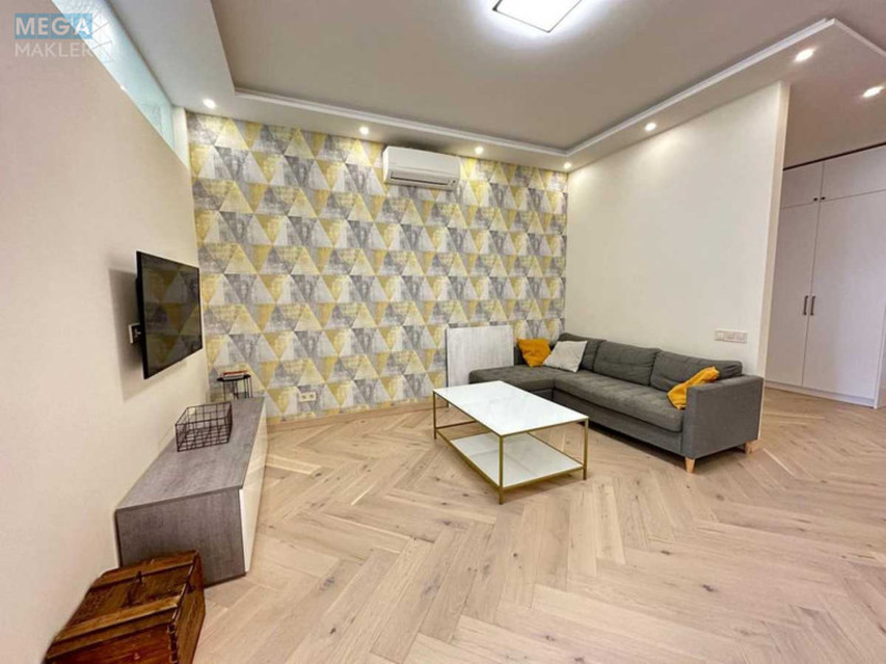 Оренда 3 кімнатної квартири, <a class="location-link" href="/kiev/" title="Недвижимость Київ">Київ</a>, <a class="location-link" href="/kiev/pecherskij/" title="Недвижимость Печерський район">Печерський р-н</a>, Лабораторный пер., 7 (изображение 1)