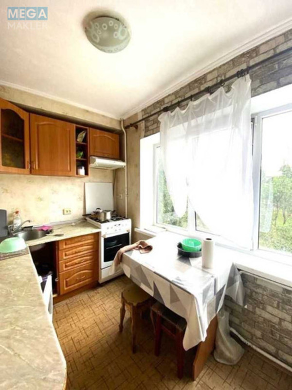 Продаж 2 кімнатної квартири (46/30/7,7), 3 пов. 5 пов. будинку, <a class="location-link" href="/kiev/" title="Недвижимость Київ">Київ</a>, <a class="location-link" href="/kiev/dneprovskij/" title="Недвижимость Дніпровський район">Дніпровський р-н</a>, Строителей ул., 11 (изображение 1)