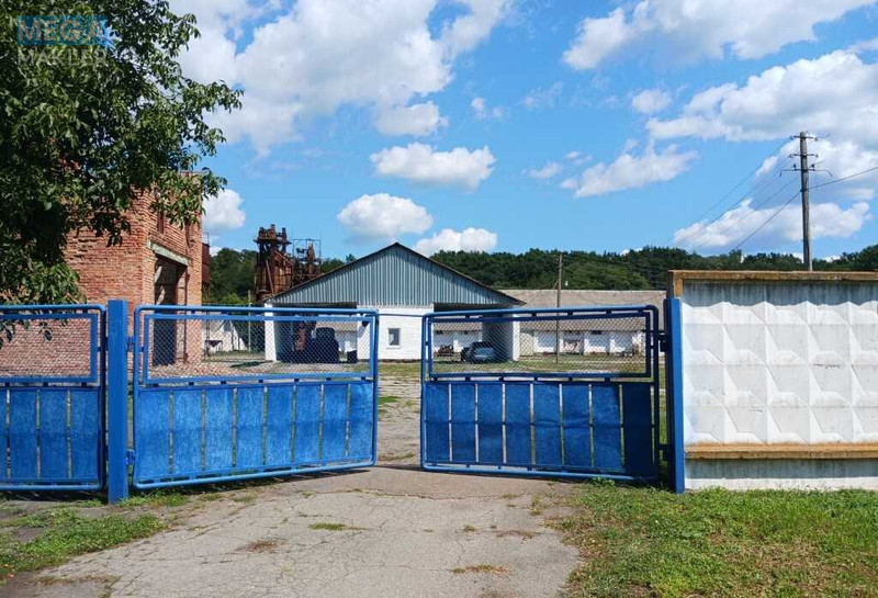 Продаж окремої будівлі/побудови, 7&nbsp;090,30&nbsp;кв.м, <a class="location-link" href="/zhovtnevoe-selo-kv-zgurovskij-rajon/" title="Недвижимость Жовтневе">Жовтневе</a>, Юності, 15 (изображение 1)