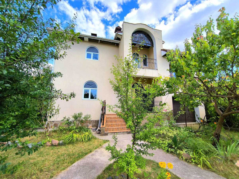 Продаж дома, 2 поверху, 350 кв.м, 6 кімнат, ділянка 8 соток, <a class="location-link" href="/nikolaevka-selo-kv-makarovskij-rajon/" title="Недвижимость Миколаївка">Миколаївка</a>, миколаївська (изображение 1)