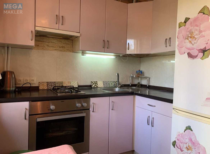 Продаж 2 кімнатної квартири (41,9/26,7/5,5), 3 пов. 3 пов. будинку, <a class="location-link" href="/kiev/" title="Недвижимость Київ">Київ</a>, <a class="location-link" href="/kiev/svyatoshinskij/" title="Недвижимость Святошинський район">Святошинський р-н</a>, Верховинная ул., 8 (изображение 1)