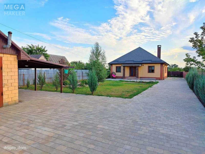 Продаж дома, 1 поверх, 111 кв.м, 4 кімнати, ділянка 17 соток, <a class="location-link" href="/podgorodnoe/" title="Недвижимость Підгородне">Підгородне</a>, Пісенна, 121 (изображение 1)