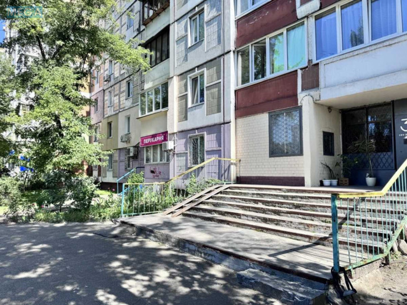 Оренда 2 кімнатної квартири, <a class="location-link" href="/kiev/" title="Недвижимость Київ">Київ</a>, <a class="location-link" href="/kiev/desnyanskij/" title="Недвижимость Деснянський район">Деснянський р-н</a>, Владимира Маяковского просп., 38/10 (изображение 1)