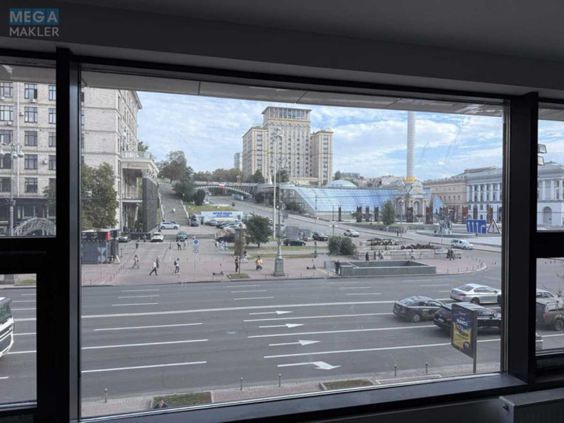 Оренда комерційної нерухомості, 500&nbsp;кв.м, <a class="location-link" href="/kiev/" title="Недвижимость Київ">Київ</a>, <a class="location-link" href="/kiev/pecherskij/" title="Недвижимость Печерський район">Печерський р-н</a>, Хрещатик вул., 18 (изображение 1)
