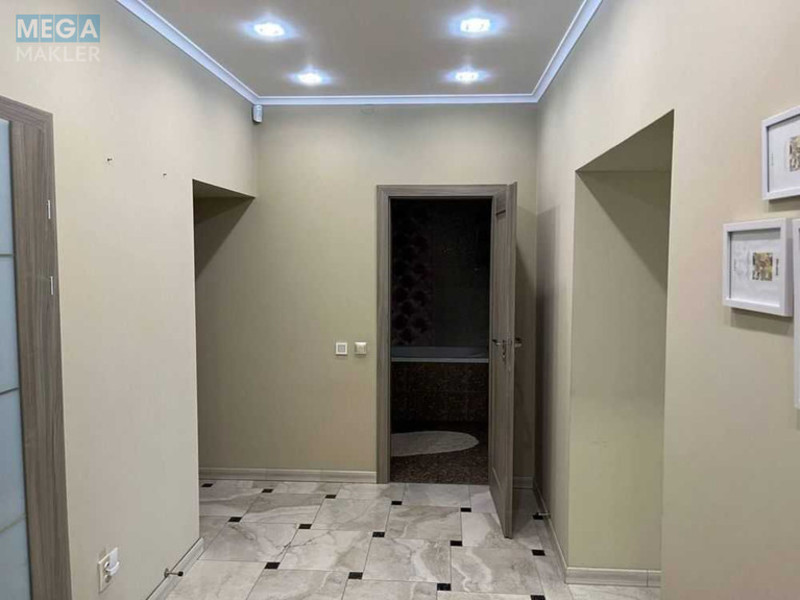 Продаж 3 кімнатної квартири (94/?/12), 4 пов. 5 пов. будинку, <a class="location-link" href="/uzhgorod/" title="Недвижимость Ужгород">Ужгород</a>, Вул.Володимирська (изображение 1)