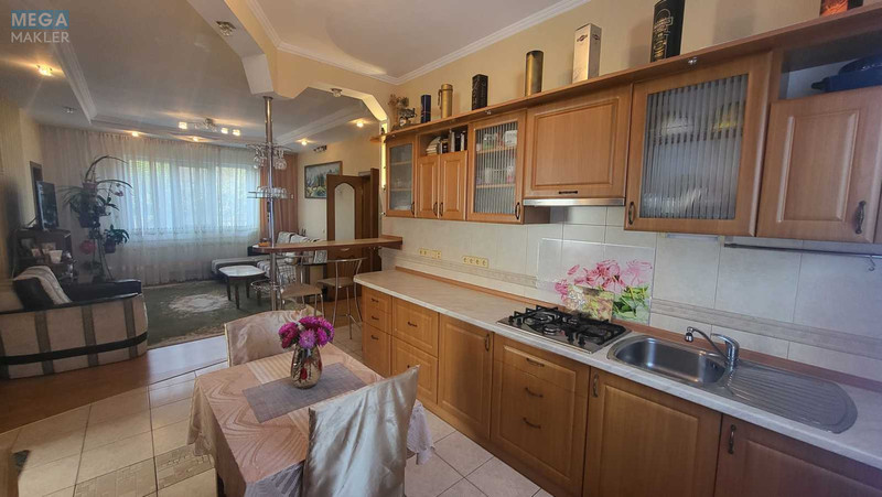Продаж дома, 3 поверху, 233 кв.м, 6 кімнат, ділянка 6 соток, <a class="location-link" href="/kiev/" title="Недвижимость Київ">Київ</a>, <a class="location-link" href="/kiev/darnickij/" title="Недвижимость Дарницький район">Дарницький р-н</a>, 59-а Садова вул. (изображение 1)