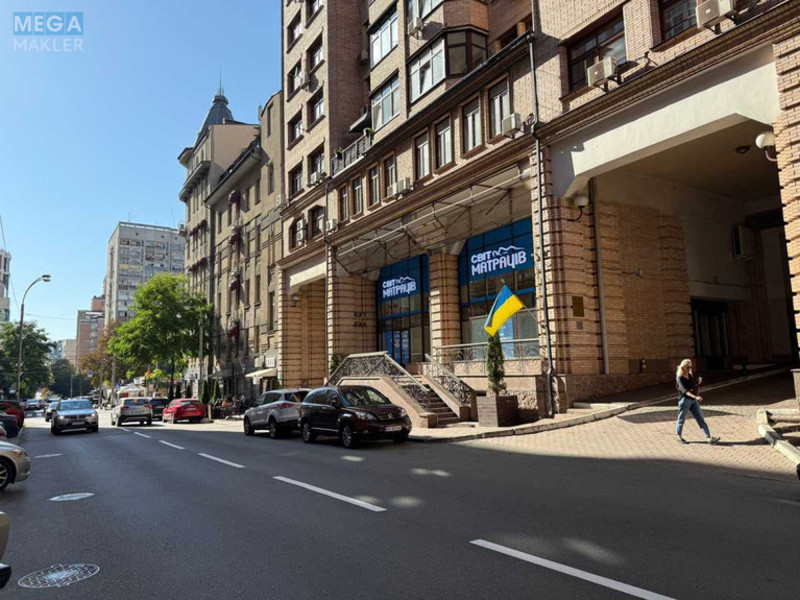 Оренда комерційної нерухомості, 230&nbsp;кв.м, под магазин, <a class="location-link" href="/kiev/" title="Недвижимость Київ">Київ</a>, <a class="location-link" href="/kiev/shevchenkovskij/" title="Недвижимость Шевченківський район">Шевченківський р-н</a>, Павлівська вул., 18 (изображение 1)