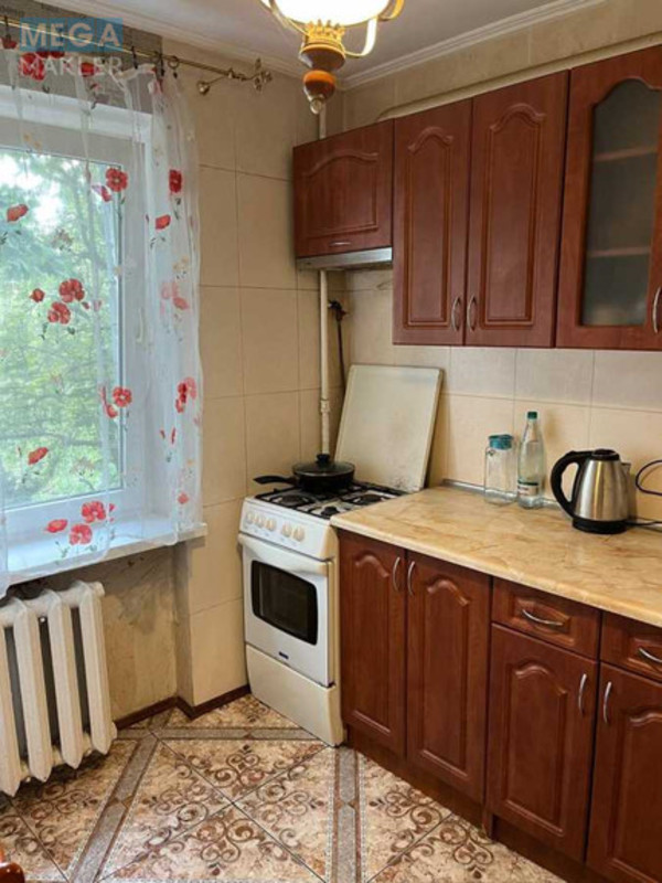 Оренда 2 кімнатної квартири, <a class="location-link" href="/kiev/" title="Недвижимость Київ">Київ</a>, <a class="location-link" href="/kiev/solomenskij/" title="Недвижимость Солом'янський район">Солом'янський р-н</a>, Ніщинського вул., 12 (изображение 1)