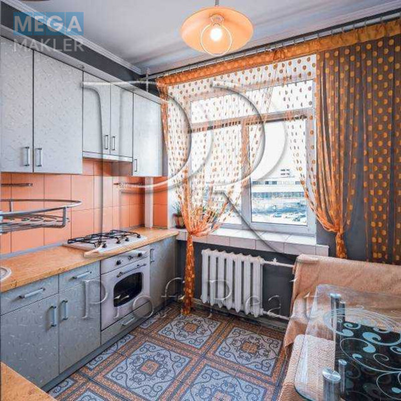 Продаж 2 кімнатної квартири (68/36/9), 3 пов. 5 пов. будинку, <a class="location-link" href="/kiev/" title="Недвижимость Київ">Київ</a>, <a class="location-link" href="/kiev/shevchenkovskij/" title="Недвижимость Шевченківський район">Шевченківський р-н</a>, Гончара Олеся вулиця, 79 (изображение 1)