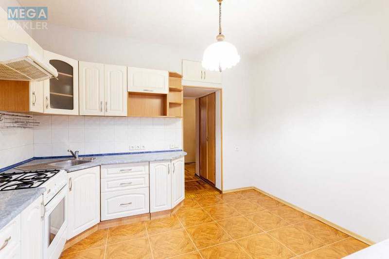 Продаж 3 кімнатної квартири (88,1/52/10,1), 3 пов. 9 пов. будинку, <a class="location-link" href="/kiev/" title="Недвижимость Київ">Київ</a>, <a class="location-link" href="/kiev/pecherskij/" title="Недвижимость Печерський район">Печерський р-н</a>, Василя Тютюнника вул., 5-Б (изображение 1)