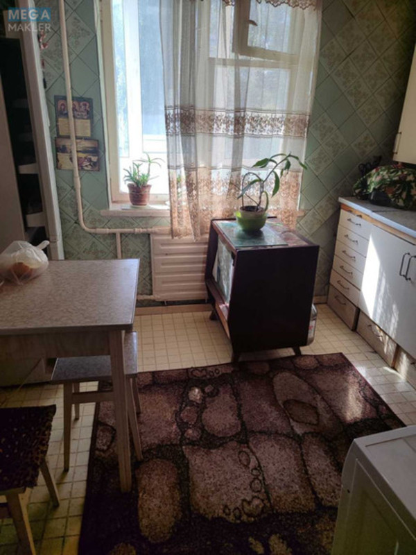Оренда кімнати (підселення), <a class="location-link" href="/kiev/" title="Недвижимость Київ">Київ</a>, <a class="location-link" href="/kiev/svyatoshinskij/" title="Недвижимость Святошинський район">Святошинський р-н</a>, Гната Юры ул. (изображение 1)
