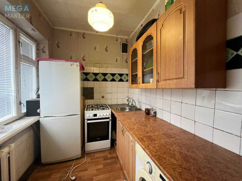 Продаж 2 кімнатної квартири (46/?/6), 5 пов. 5 пов. будинку, <a class="location-link" href="/kiev/" title="Недвижимость Київ">Київ</a>, <a class="location-link" href="/kiev/shevchenkovskij/" title="Недвижимость Шевченківський район">Шевченківський р-н</a>, Салютна вул., 8 (изображение 1)