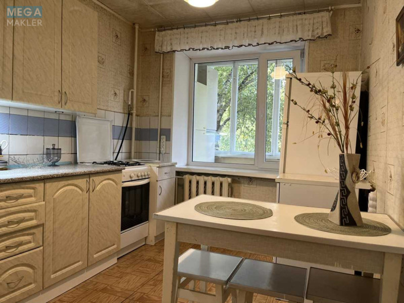 Продаж 1 кімнатної квартири (43/?/8), 2 пов. 14 пов. будинку, <a class="location-link" href="/kiev/" title="Недвижимость Київ">Київ</a>, <a class="location-link" href="/kiev/pecherskij/" title="Недвижимость Печерський район">Печерський р-н</a>, Московська вул., 17-2 (изображение 1)