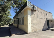 Продаж окремої будівлі/побудови, под магазин-офис-склад-производство, потребує косметичного ремонту