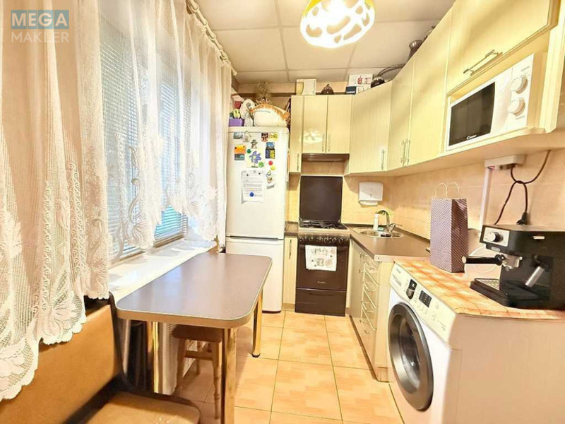 Продаж 2 кімнатної квартири (41/30/7), 5 пов. 5 пов. будинку, <a class="location-link" href="/kiev/" title="Недвижимость Київ">Київ</a>, <a class="location-link" href="/kiev/svyatoshinskij/" title="Недвижимость Святошинський район">Святошинський р-н</a>, Сімї Сосніних вул., 8 (изображение 1)