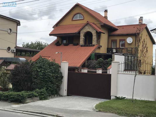 Продаж дома, 2&nbsp;поверху, 408&nbsp;кв.м, 7&nbsp;кімнат, ділянка 3&nbsp;сотки, <a class="location-link" href="/kiev/" title="Недвижимость Київ">Київ</a>, <a class="location-link" href="/kiev/goloseevskij/" title="Недвижимость Голосіївський район">Голосіївський р-н</a>, Добрый Путь ул., 63 (изображение 1)