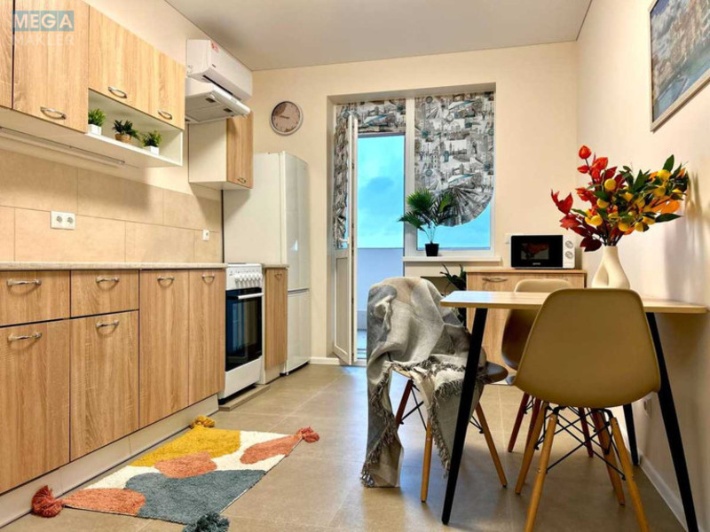 Продаж 2 кімнатної квартири (70/42/12), 11 пов. 12 пов. будинку, <a class="location-link" href="/sofievskaya-borshagovka/" title="Недвижимость Софіївська Борщагівка">Софіївська Борщагівка</a>, Чубинського, 8Б (изображение 1)