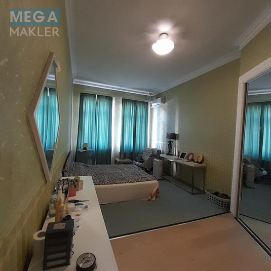 Продаж 4 кімнатної квартири (113/53/30), 4 пов. 4 пов. будинку, <a class="location-link" href="/kiev/" title="Недвижимость Київ">Київ</a>, <a class="location-link" href="/kiev/obolonskij/" title="Недвижимость Оболонський район">Оболонський р-н</a>, вулиця Гоголівська 15 ( <img src="https://megamakler.com.ua/metro/ff0000.gif" alt="" class="metro" /> м. Университет, 20 хвилин ) (изображение 1)