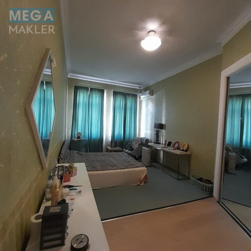 Продаж 4 кімнатної квартири (113/53/30), 4 пов. 4 пов. будинку, <a class="location-link" href="/kiev/" title="Недвижимость Київ">Київ</a>, <a class="location-link" href="/kiev/obolonskij/" title="Недвижимость Оболонський район">Оболонський р-н</a>, вулиця Гоголівська 15 ( <img src="https://megamakler.com.ua/metro/ff0000.gif" alt="" class="metro" /> м. Университет, 20 хвилин ) (изображение 1)