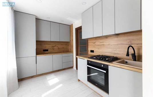 Продаж 3 кімнатної квартири (97/65/18), 4 пов. 6 пов. будинку, <a class="location-link" href="/sofievskaya-borshagovka/" title="Недвижимость Софіївська Борщагівка">Софіївська Борщагівка</a>, Провулок Шкільний, 1А (изображение 1)
