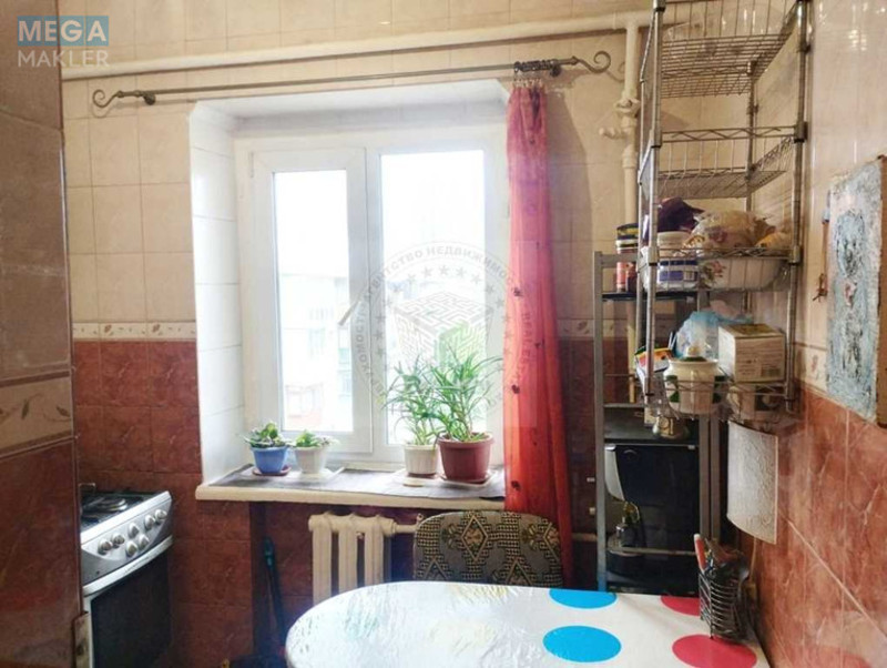 Продаж 3 кімнатної квартири (57/40/5), 5 пов. 5 пов. будинку, <a class="location-link" href="/kiev/" title="Недвижимость Київ">Київ</a>, <a class="location-link" href="/kiev/dneprovskij/" title="Недвижимость Дніпровський район">Дніпровський р-н</a>, Праці бульв., 6/14 (изображение 1)