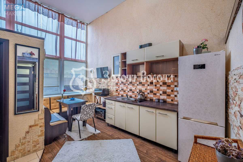 Продаж 3 кімнатної квартири (85/40/42), 1 пов. 4 пов. будинку, <a class="location-link" href="/sofievskaya-borshagovka/" title="Недвижимость Софіївська Борщагівка">Софіївська Борщагівка</a>, Соборна вул., 28 (изображение 1)