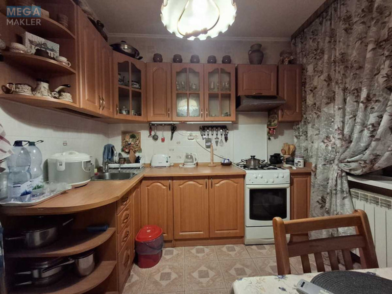 Оренда кімнати (підселення), <a class="location-link" href="/kiev/" title="Недвижимость Київ">Київ</a>, <a class="location-link" href="/kiev/darnickij/" title="Недвижимость Дарницький район">Дарницький р-н</a>, Юрія Пасхаліна вул., 20 (изображение 1)