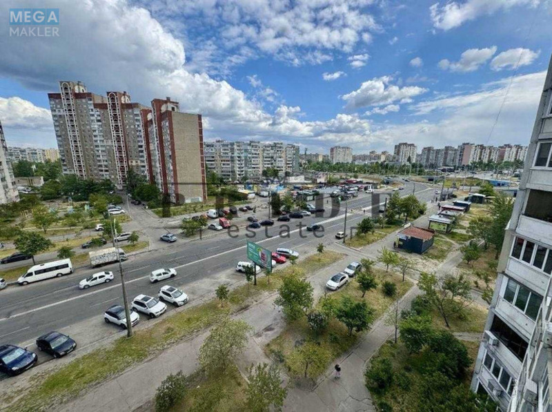Продаж 3 кімнатної квартири (82/62/8), 7 пов. 16 пов. будинку, <a class="location-link" href="/kiev/" title="Недвижимость Київ">Київ</a>, <a class="location-link" href="/kiev/desnyanskij/" title="Недвижимость Деснянський район">Деснянський р-н</a>, Володимира Маяковського просп., 89 (изображение 1)