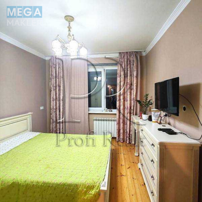 Продаж 3 кімнатної квартири (72/42/9), 14 пов. 16 пов. будинку, <a class="location-link" href="/kiev/" title="Недвижимость Київ">Київ</a>, <a class="location-link" href="/kiev/svyatoshinskij/" title="Недвижимость Святошинський район">Святошинський р-н</a>, Булгакова вулиця, 3 (изображение 1)