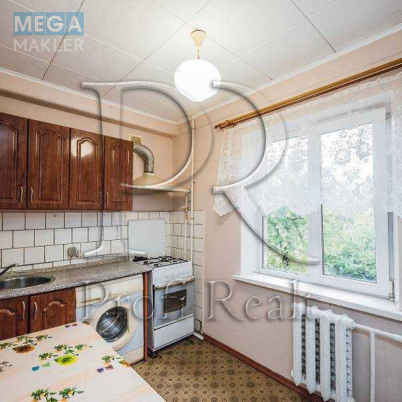 Продаж 2 кімнатної квартири (45/30/8), 3 пов. 5 пов. будинку, <a class="location-link" href="/kiev/" title="Недвижимость Київ">Київ</a>, <a class="location-link" href="/kiev/svyatoshinskij/" title="Недвижимость Святошинський район">Святошинський р-н</a>, Курбаса Леся проспект, 9Ж (изображение 1)