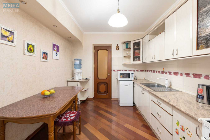 Продаж 3 кімнатної квартири (98/60/12), 16 пов. 18 пов. будинку, <a class="location-link" href="/kiev/" title="Недвижимость Київ">Київ</a>, <a class="location-link" href="/kiev/pecherskij/" title="Недвижимость Печерський район">Печерський р-н</a>, Старонаводницька вул., 8а (изображение 1)