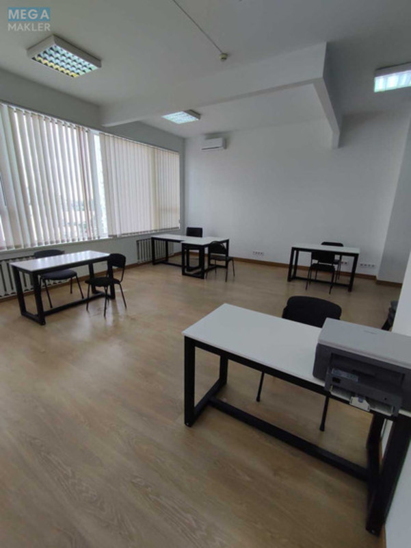 Оренда комерційної нерухомості, 70 кв.м, под офис, <a class="location-link" href="/kiev/" title="Недвижимость Київ">Київ</a>, <a class="location-link" href="/kiev/dneprovskij/" title="Недвижимость Дніпровський район">Дніпровський р-н</a>, Евгения Сверстюка ул., 11б (изображение 1)