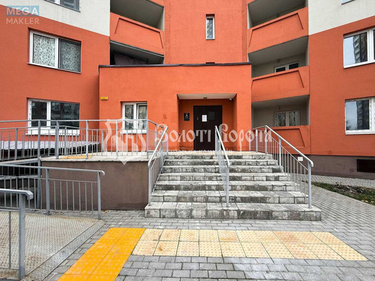 Продаж 1 кімнатної квартири (33/15/5), 24 пов. 24 пов. будинку, <a class="location-link" href="/kiev/" title="Недвижимость Київ">Київ</a>, <a class="location-link" href="/kiev/desnyanskij/" title="Недвижимость Деснянський район">Деснянський р-н</a>, Милославська вул., 18 (изображение 1)