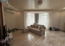 Продаж 2 кімнатної квартири (80/45/27), 4 пов. 27 пов. будинку