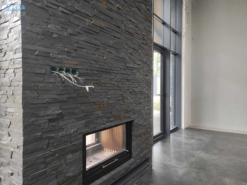 Продаж дома, 1&nbsp; поверх, 275&nbsp;кв.м, 4&nbsp;кімнати, ділянка 60&nbsp;соток, <a class="location-link" href="/glevaha/" title="Недвижимость Глеваха">Глеваха</a>, Дубова, 1 (изображение 1)