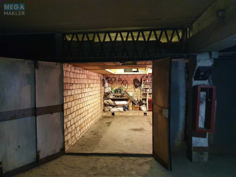 Оренда комерційної нерухомості, 17,20&nbsp;кв.м, <a class="location-link" href="/kiev/" title="Недвижимость Київ">Київ</a>, <a class="location-link" href="/kiev/dneprovskij/" title="Недвижимость Дніпровський район">Дніпровський р-н</a>, Березняківська вул., 25 (изображение 1)