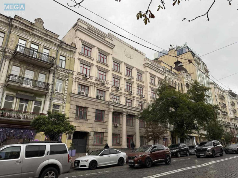 Продаж окремої будівлі/побудови, 2&nbsp;430&nbsp;кв.м, <a class="location-link" href="/kiev/" title="Недвижимость Київ">Київ</a>, <a class="location-link" href="/kiev/shevchenkovskij/" title="Недвижимость Шевченківський район">Шевченківський р-н</a>, Богдана Хмельницького вул., 38 (изображение 1)