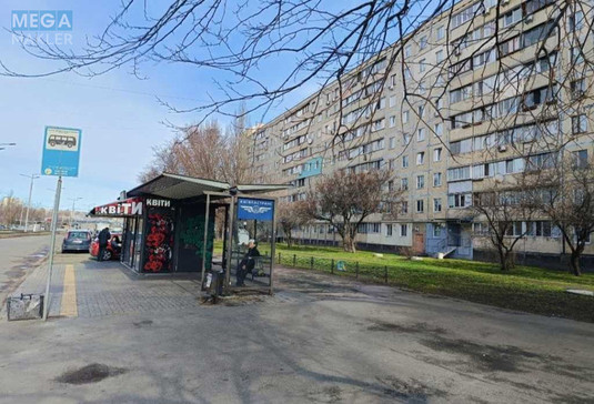 Продаж комерційної нерухомості, 30&nbsp;кв.м, под магазин, <a class="location-link" href="/kiev/" title="Недвижимость Київ">Київ</a>, <a class="location-link" href="/kiev/svyatoshinskij/" title="Недвижимость Святошинський район">Святошинський р-н</a>, Симиренко ул., 5 (изображение 1)