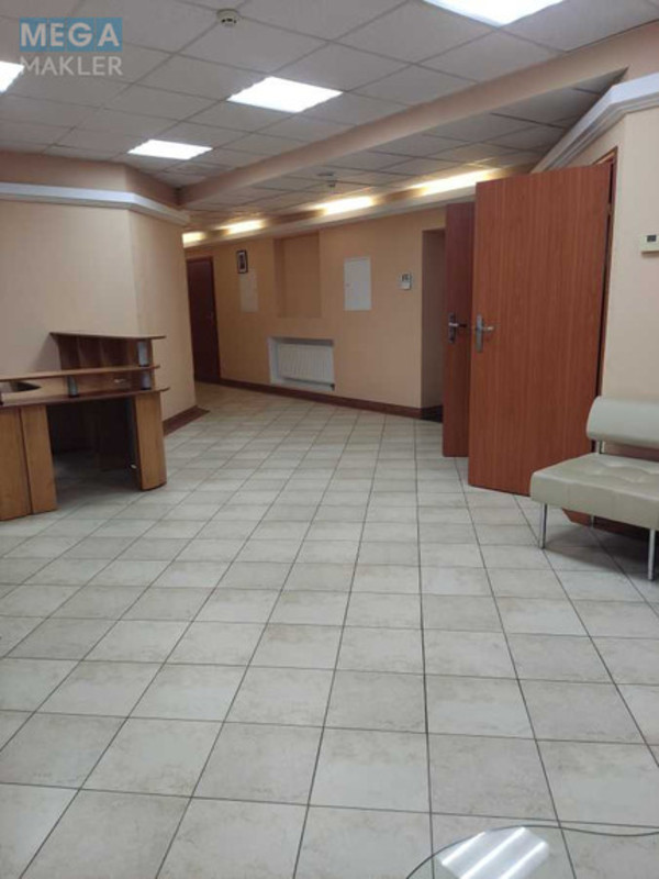 Оренда комерційної нерухомості, 183&nbsp;кв.м, под офис, <a class="location-link" href="/kiev/" title="Недвижимость Київ">Київ</a>, <a class="location-link" href="/kiev/svyatoshinskij/" title="Недвижимость Святошинський район">Святошинський р-н</a>, Академика Палладина просп., 18 (изображение 1)