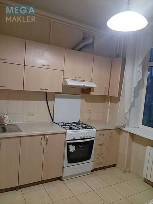 Продаж 2 кімнатної квартири (59/34/8), 5 пов. 5 пов. будинку, <a class="location-link" href="/kiev/" title="Недвижимость Київ">Київ</a>, <a class="location-link" href="/kiev/pecherskij/" title="Недвижимость Печерський район">Печерський р-н</a>, Джона Маккейна ул., 37 (изображение 1)