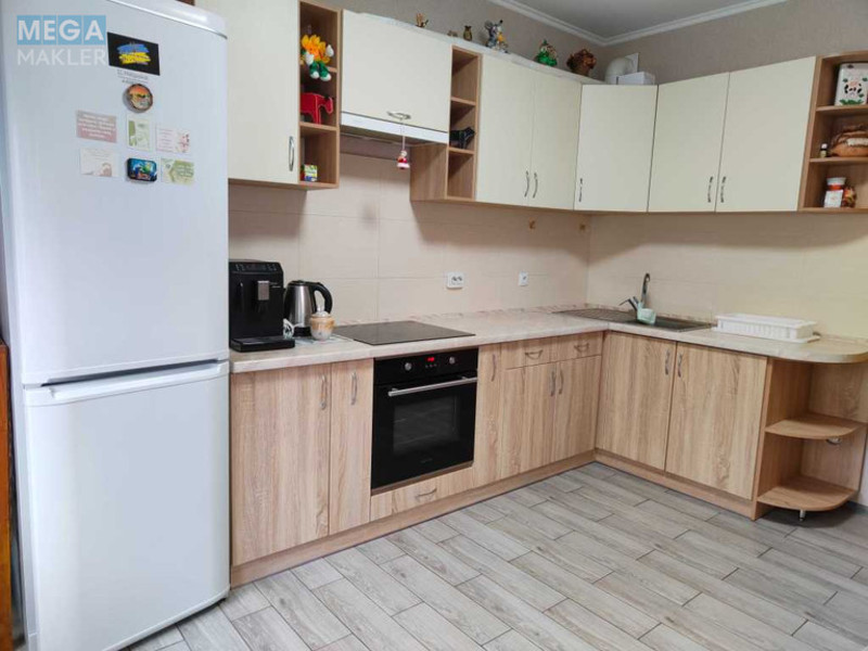 Оренда кімнати (підселення), <a class="location-link" href="/kiev/" title="Недвижимость Київ">Київ</a>, <a class="location-link" href="/kiev/darnickij/" title="Недвижимость Дарницький район">Дарницький р-н</a>, Анни Ахматової вул., 37 (изображение 1)