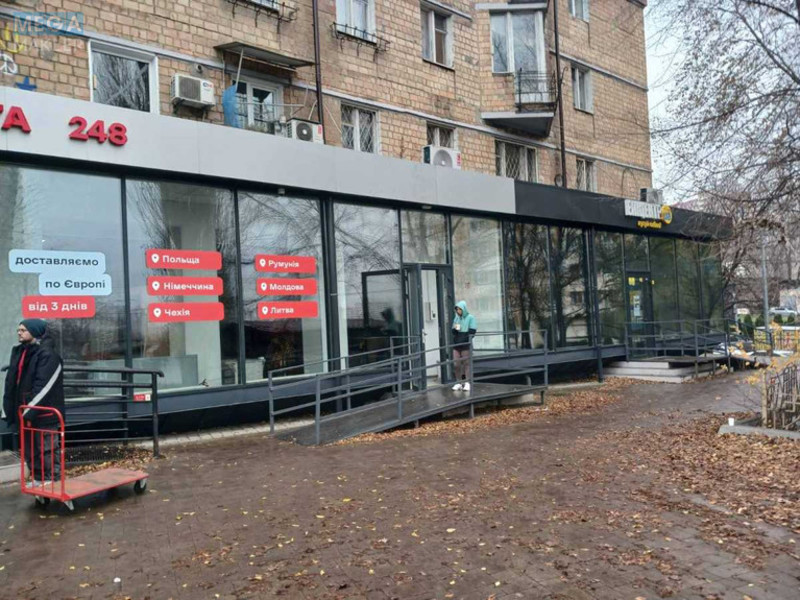 Оренда комерційної нерухомості, 58,90&nbsp;кв.м, под магазин, <a class="location-link" href="/kiev/" title="Недвижимость Київ">Київ</a>, <a class="location-link" href="/kiev/solomenskij/" title="Недвижимость Солом'янський район">Солом'янський р-н</a>, Чоколівський бульв., 37 (изображение 1)