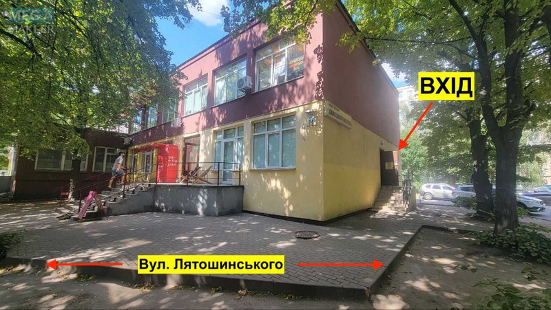 Оренда комерційної нерухомості, 100&nbsp;кв.м, под магазин, <a class="location-link" href="/kiev/" title="Недвижимость Київ">Київ</a>, <a class="location-link" href="/kiev/goloseevskij/" title="Недвижимость Голосіївський район">Голосіївський р-н</a>, Лятошинського вул., 24 (изображение 1)