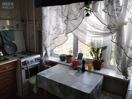 Оренда кімнати (підселення), <a class="location-link" href="/kiev/" title="Недвижимость Київ">Київ</a>, <a class="location-link" href="/kiev/dneprovskij/" title="Недвижимость Дніпровський район">Дніпровський р-н</a>, Перова бульв., 25 (изображение 1)