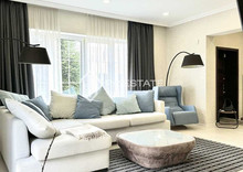 Продаж дома, 2 поверху, 192 кв.м, 4 кімнати, ділянка 6 соток