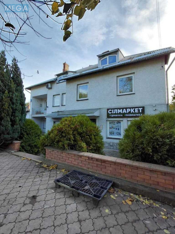 Продаж дома, 3&nbsp;поверху, 467&nbsp;кв.м, 9&nbsp;кімнат, ділянка 6&nbsp;соток, <a class="location-link" href="/lutsk/" title="Недвижимость Луцьк">Луцьк</a>, Офіцерська, 23а (изображение 1)