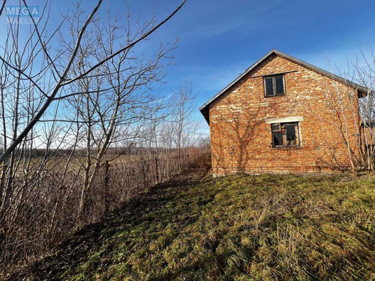 Продаж дома, 3&nbsp;поверху, 400&nbsp;кв.м, 6&nbsp;кімнат, ділянка 25&nbsp;соток, <a class="location-link" href="/novyj-milyatin/" title="Недвижимость Новий Мілятин">Новий Милятин</a>, Центральна (изображение 1)