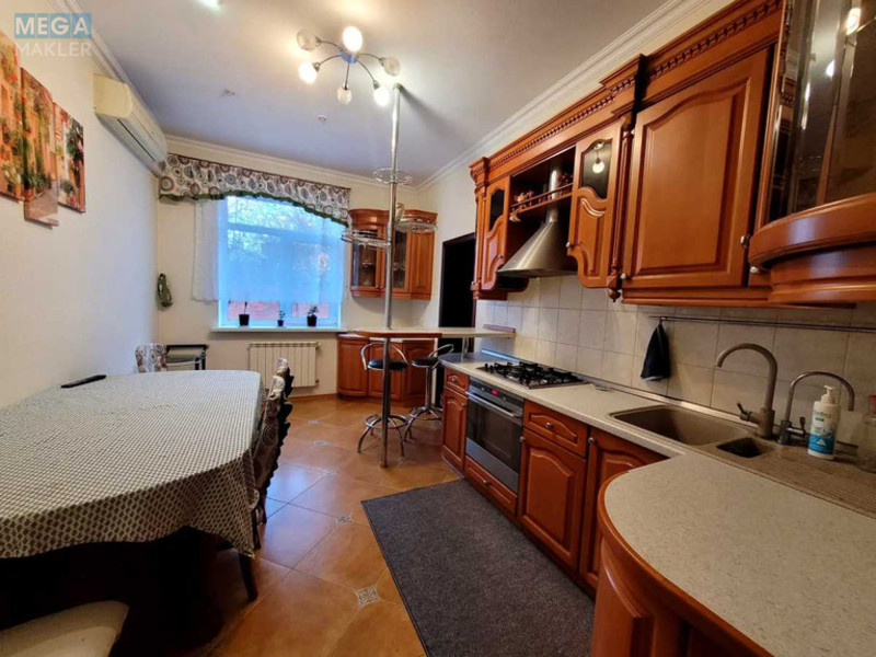 Оренда дома, <a class="location-link" href="/kiev/" title="Недвижимость Київ">Київ</a>, <a class="location-link" href="/kiev/solomenskij/" title="Недвижимость Солом'янський район">Солом'янський р-н</a>, Патріотів вул. (изображение 1)