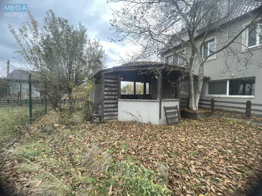 Продаж дома, 3&nbsp;поверху, 252&nbsp;кв.м, 6&nbsp;кімнат, ділянка 9&nbsp;соток, <a class="location-link" href="/kalinovka-pgt-kv/" title="Недвижимость Калинівка">Калинівка</a>, провулок Зоряний, 2 (изображение 1)